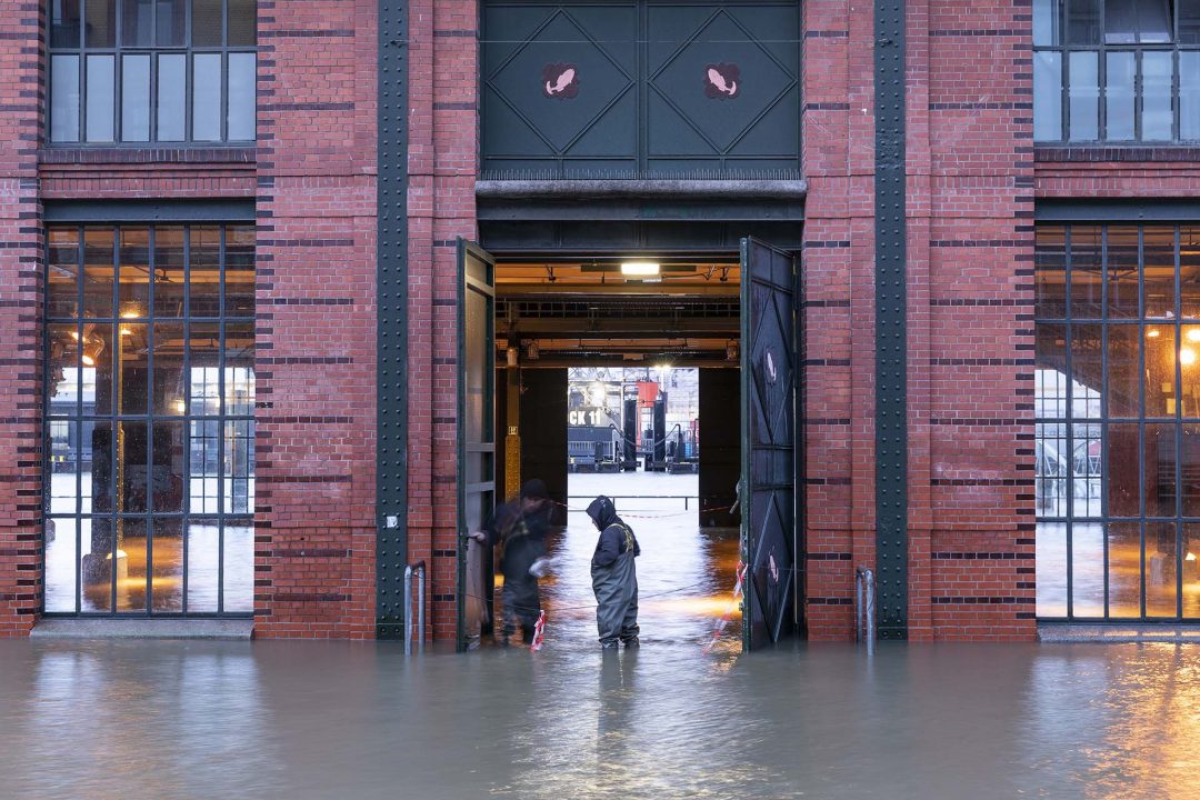 Hamburg, St Pauli Fischmarkt, Sturm , Sturmtief Zeynep, Sturmflut, Hochwasser, 19_02_2022, morgens, Klimawandel, Climatechange,